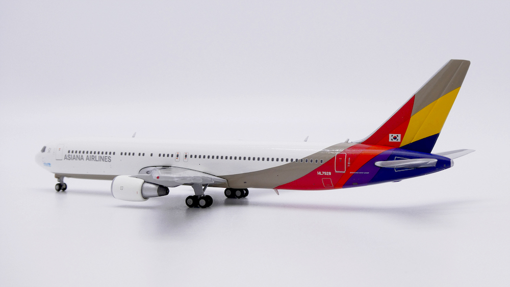 FM B767-300 中国・上海航空 Aviationtag Shanghai Airlines B-2563