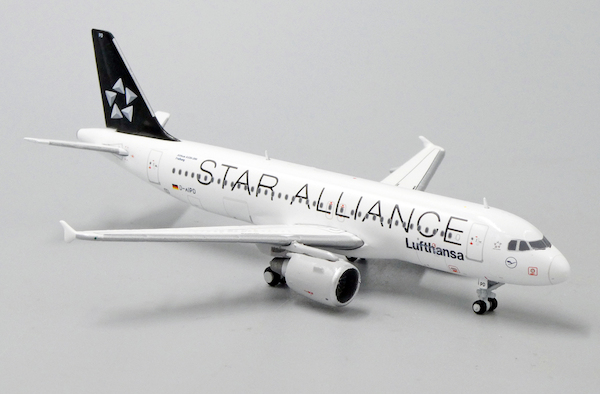 Airbus A320 Lufthansa "Star Alliance" D-AIPD  XX4077