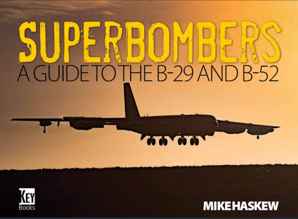 Superbombers: A Guide to the B-29 and the B-52  9781836324003
