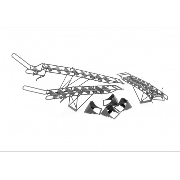 Sukhoi Su27UB Flanker family  Ladders Late version, Service ladder  and chocks  LP48040