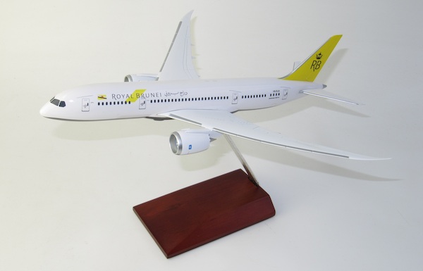 Boeing 787-8 Royal Brunei V8-DLA LU083