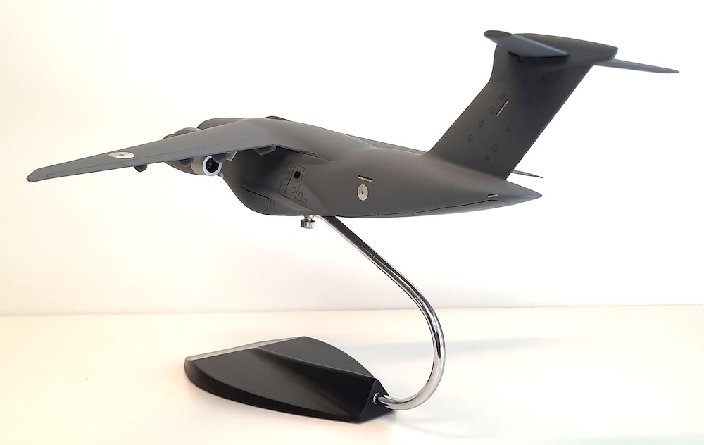 EMBRAER KC-390 1:100スケールモデル Lupa LU092 KC-390 Embraer Millennium RNLAF, Royal Netherlands Ai