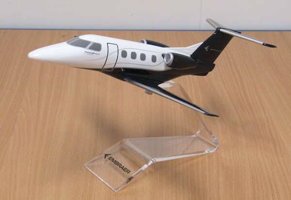 Embraer Phenom 100EX Embraer House Colors  LUPA068