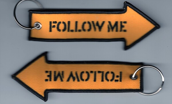Keyholder with FOLLOW ME on both sides, yellow background, arrow style KEY-FOLLOW