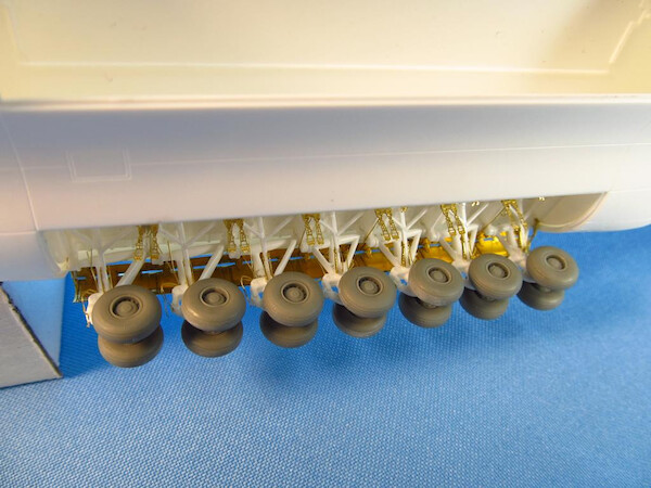 Antonov AN225 Mriya landing gears (Revell)  MD14428