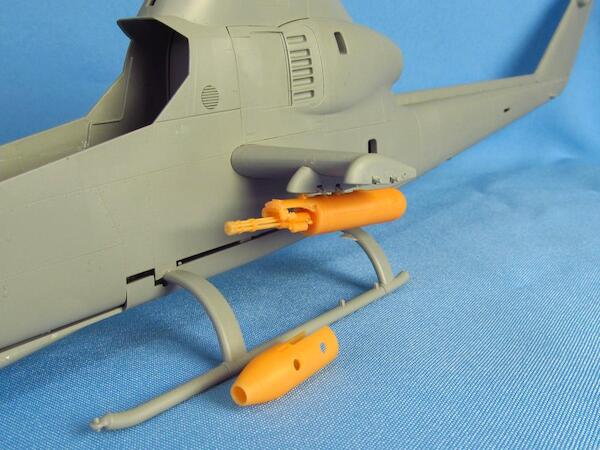 M18 Gun Pod with M134 Minigun for AH1 Cobra  (ICM)  MDR3212