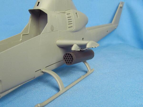 XM159 2,75 inch Rocket Launcher  for AH1 Cobra  (ICM)  MDR3216