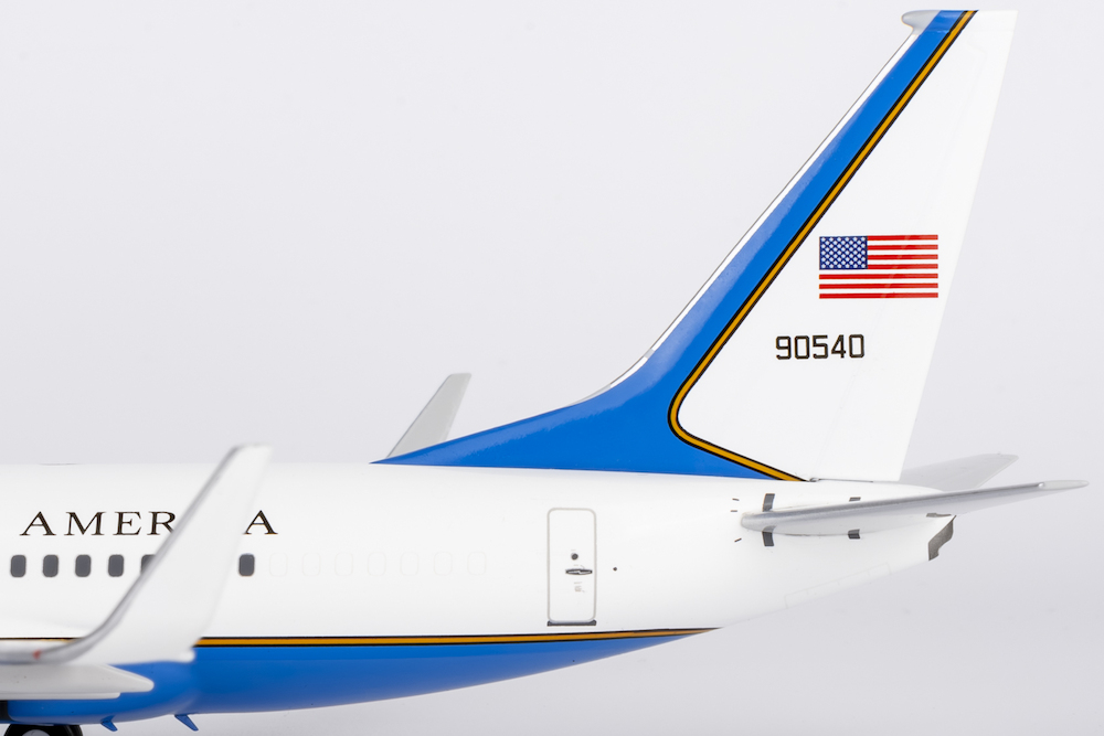 737-700 1/200 c-40b インフライト　エアフォース Varig Boeing B737-700 PR-VBZ Inflight 200 IF7370812B ezToys