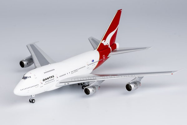Boeing 747SP Qantas "City of Traralgon" VH-EAB 07033