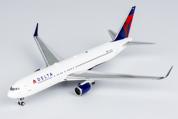 Boeing 767-300ER Delta Air Lines N173DZ CF6 engines 17002