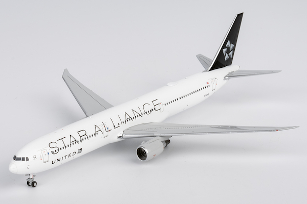 Boeing 767-400ER United Airlines "Star Alliance" N76055  18002