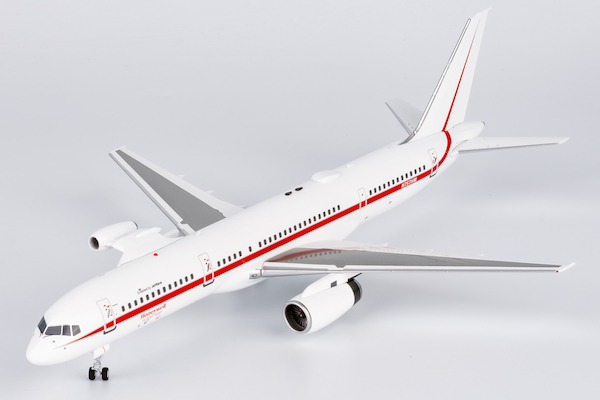 Boeing 757-200 Honeywell Aviation Services N757HW with test engine "RB11" 42040
