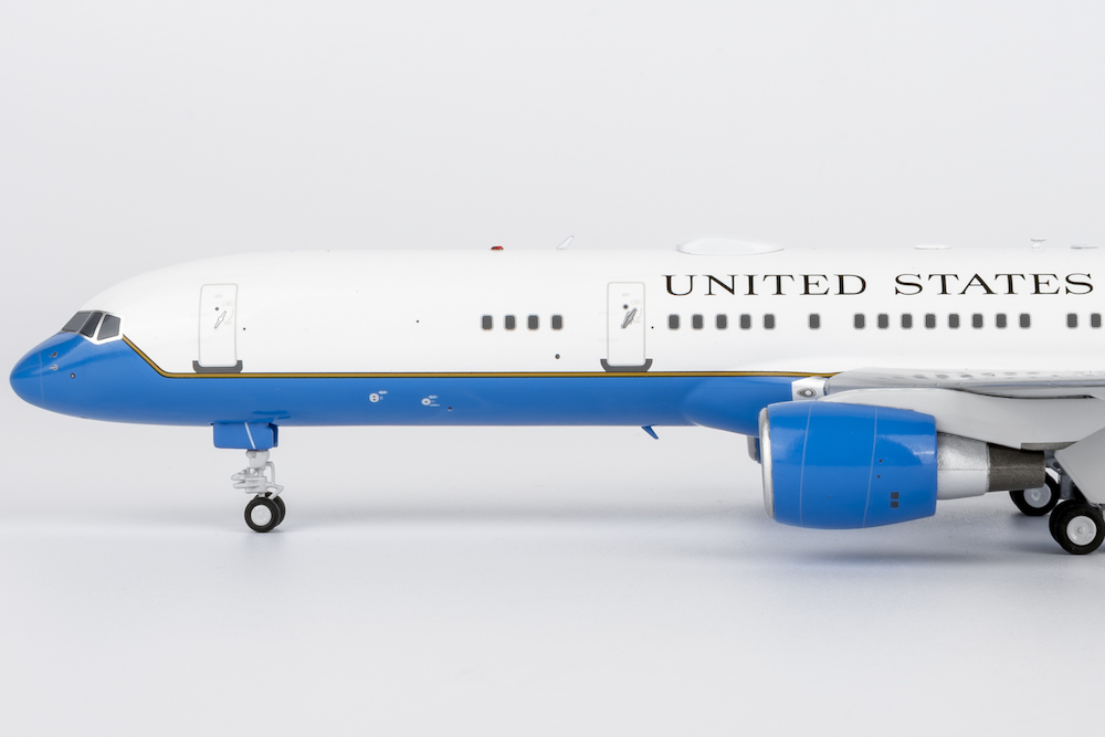 NG Models USAF C-37B 09-0525 1:200 アメリカ軍 USAF Gulfstream G550 (C-37B) 09-0525 NG Model 75026 Scale 1:200