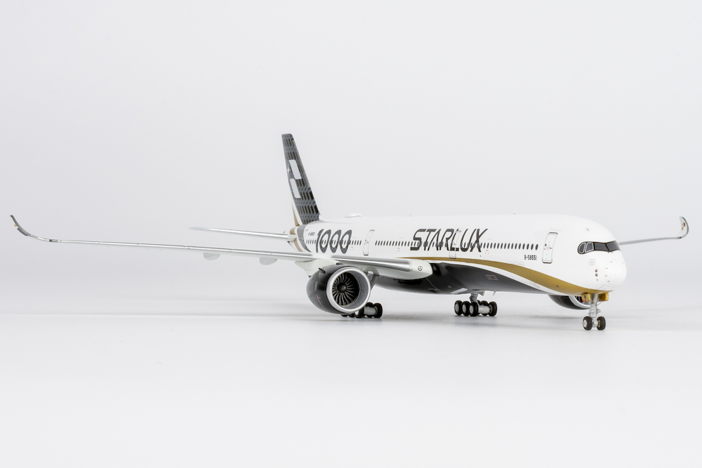 NG Models 57026 Airbus A350-1000 Starlux Airlines B-58551 Carbon