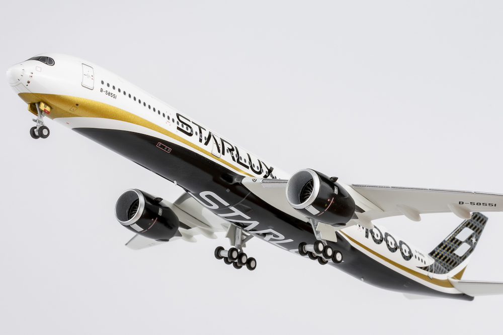 NG Models 57026 Airbus A350-1000 Starlux Airlines B-58551 Carbon
