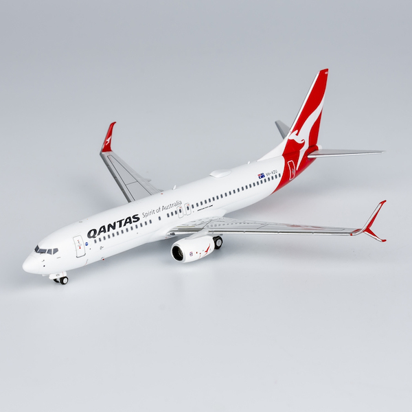 Boeing 737-800 Qantas VH-VZU 1st Qantas Boeing 737 to wear the split scimitar winglets 'Lorne'  58236