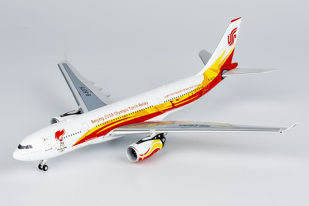 航空機・ヘリコプター AIR CHINA A330-200 B-6075 www.JetCollector.com: AIR CHINA A330-200 RED C/S B-6075