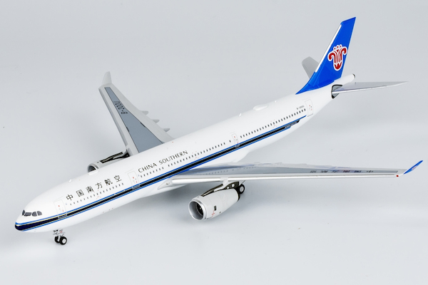 Airbus A330-300 China Southern Airlines B-300U equipped with RR engines  62065