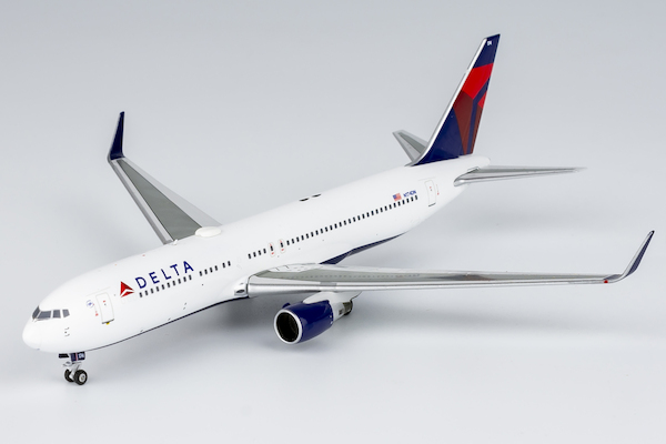 NG Models 6971898170011 Boeing 767-300ER Delta Air Lines N174DN P