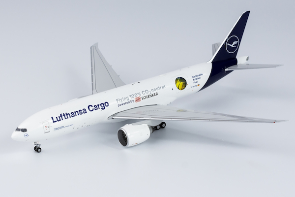 Boeing 777F Lufthansa Cargo D-ALFG "Flying 100% CO2 neutral"  72006