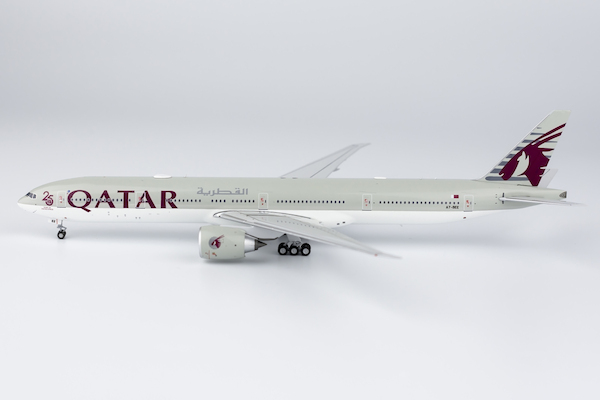 Boeing 777-300ER Qatar Airways A7-BEE 25 years of excellence  73010