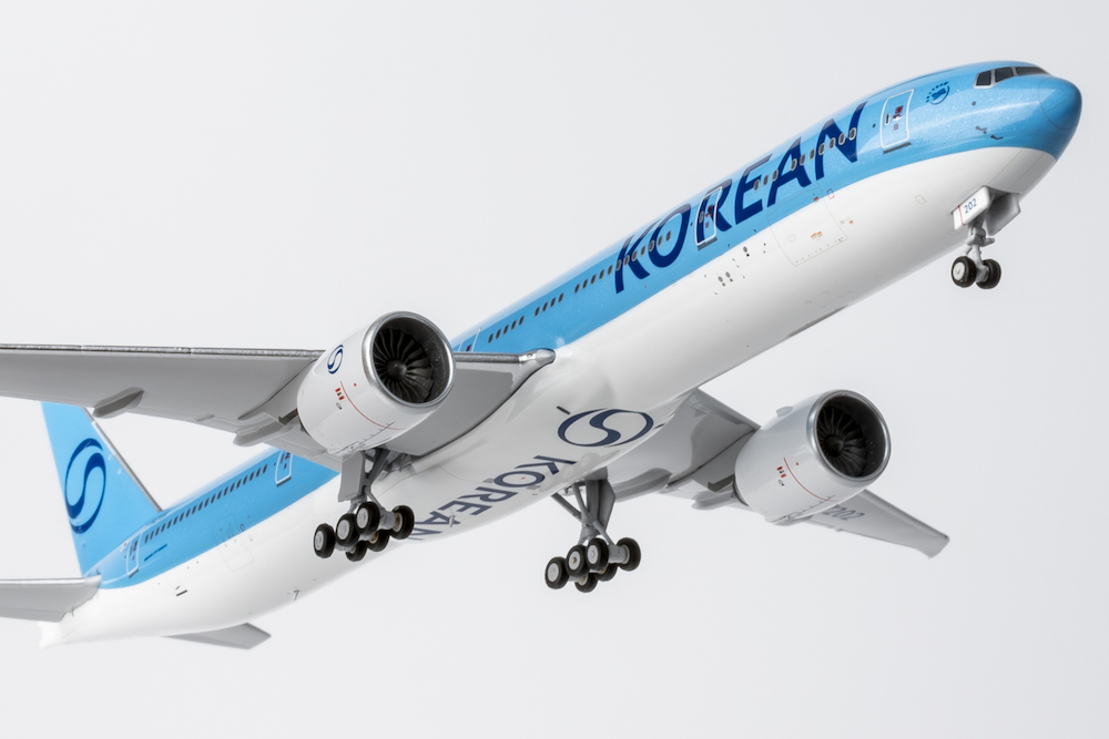 NG Models 73081 Boeing 777-300ER Korean Air HL7202