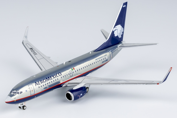 Boeing 737-700 AeroMexico XA-GAM 77028