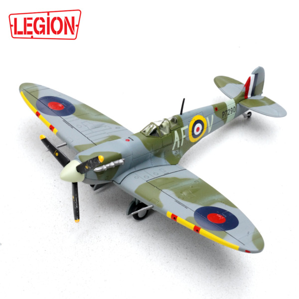 Supermarine Spitfire Mk.IIa P7290/AF-V Air Fighting Development Unit, RAF England, April 1942 14618LD