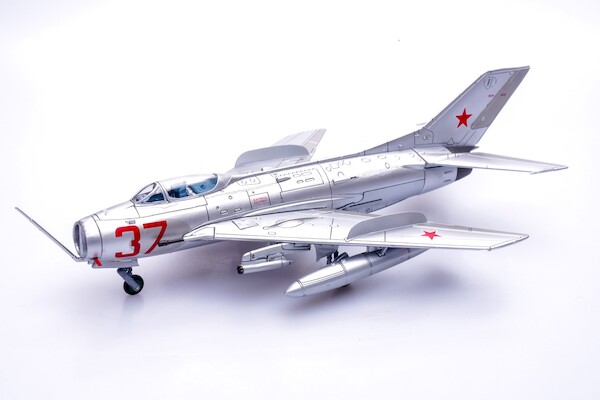 Mikoyan-Gurevich MiG-19S Farmer-C - Voyenno-Vozdushnye Sily Soviet Air Force, Red 37 14642PC