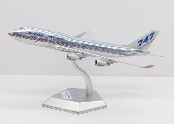 Boeing 747-451 Prototype House Colors N401PW  PT-400-011