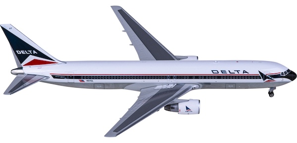 Boeing 767-300ER Delta N117DL (Polish) 04569