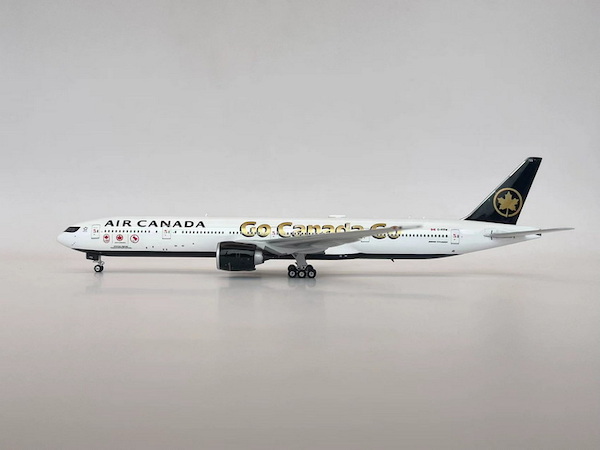 Boeing 777-300ER Air Canada "Go Canada Go" C-FITW 04601