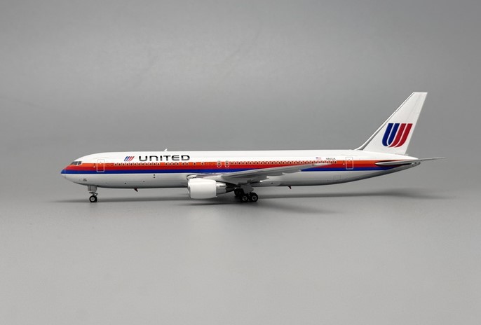 Phoenix-models 04617 Boeing 767-300ER United Airlines N641UA Poli