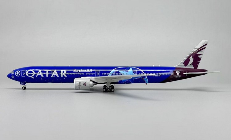 【9/14まで】Phoenix Qatar 特別塗装機 B777-300ER 9/14まで】Phoenix Qatar 特別塗装機 B777-300ER - メルカリ