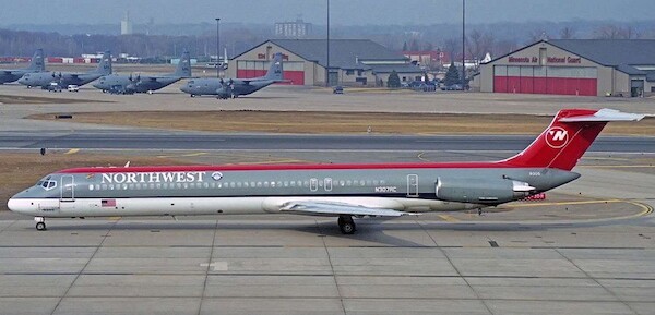 McDonnell Douglas MD82 Northwest N307RC 04662