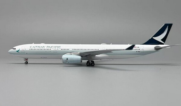 Airbus A330-300 Cathay Pacific B-HLW  04664
