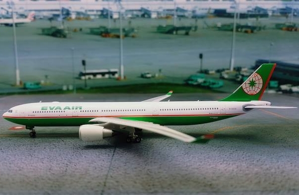 Airbus A330-300 Eva Air B-16335 11272