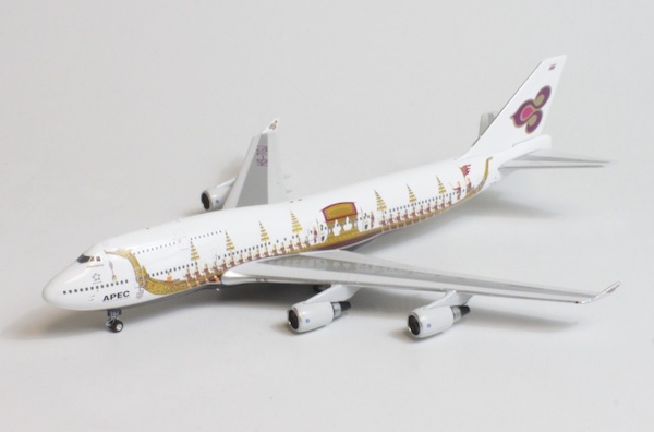 Boeing 747-400 Thai Airways Royal Barge APEC HS-TGJ 11702