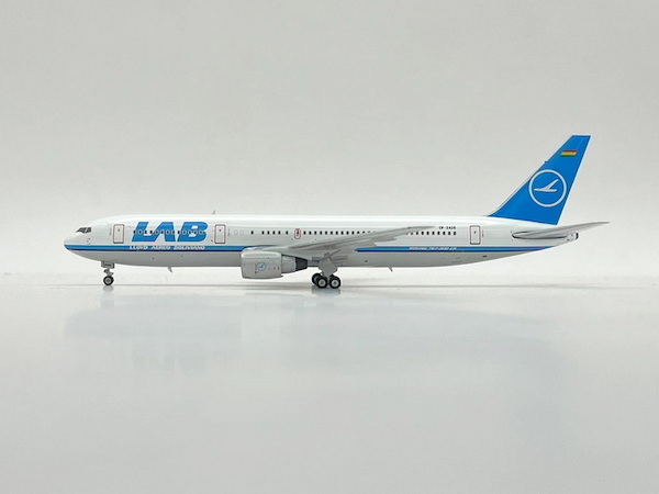 Boeing 767-300ER LAB CP-2426 11922