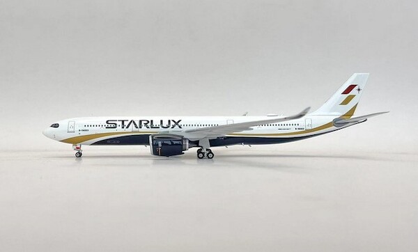 Airbus A330-900neo Starlux B-58303 11927