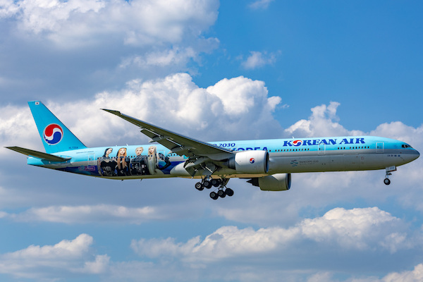 Boeing 777-300ER Korean Air HL7204 'Black Pink' World Expo 2030 Busan Korea  04562