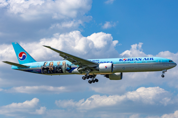 Boeing 777-300ER Korean Air HL7204 'Black Pink' World Expo 2030 Busan Korea 04562