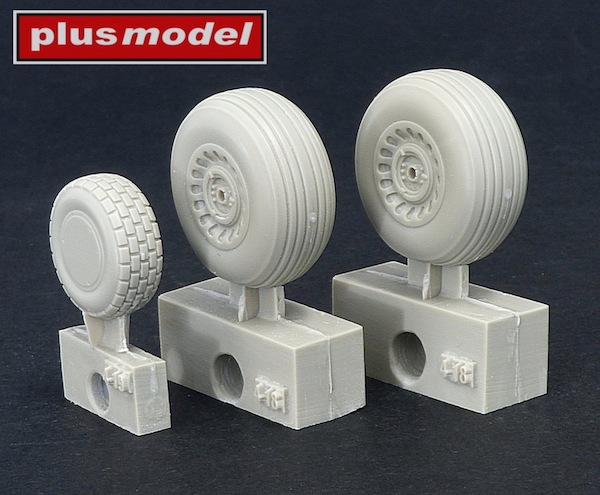 Martin B-26B Marauder early main wheels with groove pattern tread and block tread front wheel (ICM) AL4093
