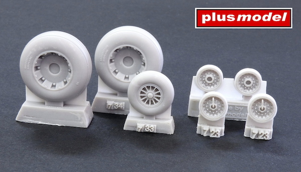 Wheels for PB4Y-2 Privateer - Smooth, grooved tread AL7071