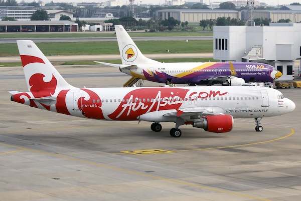 Airbus A320-200 (Air Asia "Now everyone can Fly " HS-ABC)  PPP144-046