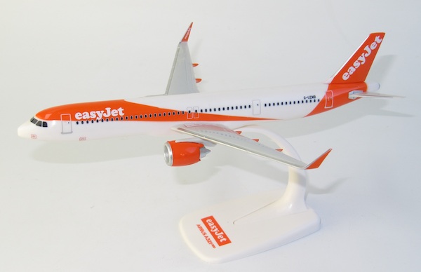 Airbus A321neo Easyjet G-UZMB 221850