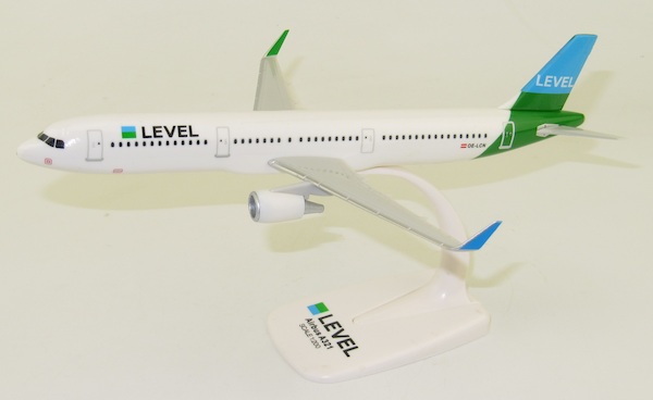 Airbus A321 Level OE-LCN  221874