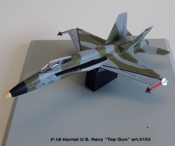 McDonnell Douglas F/A-18 US Navy Top Gun '305' 5162