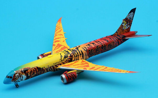 Boeing 787-9 Dreamliner Year of Tiger Livery LH8022