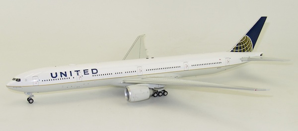 B777-300ER (United) N58031 With Stand IF7773UTD001